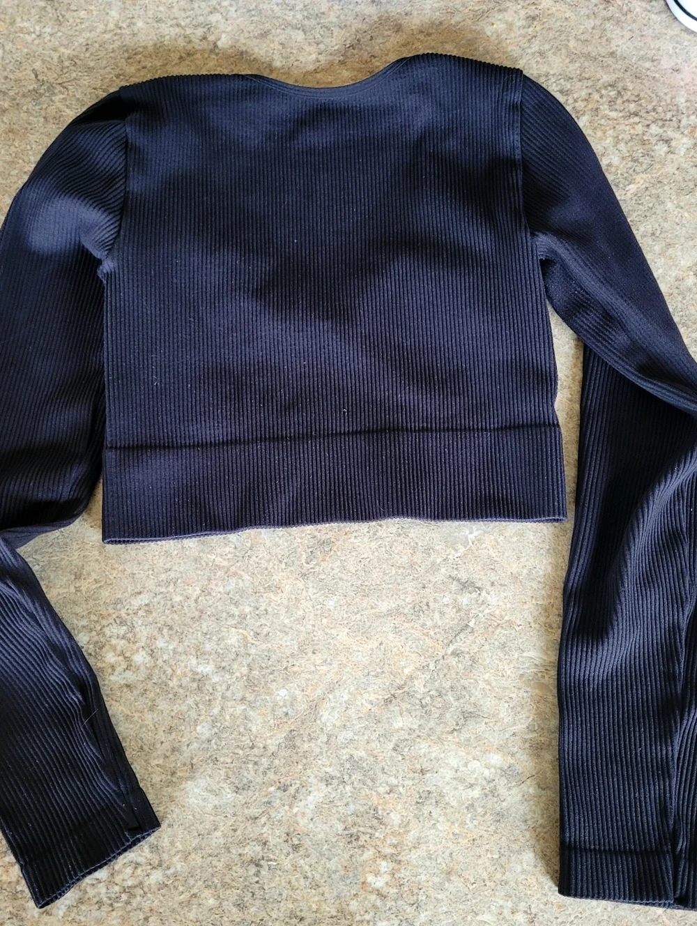 Garage Crop Long Sleeve - Picture 3 of 3